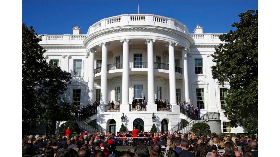 El presidente Donald Trump recibió en la Casa Blacna el lunes, 4 de noviembre, de 2019, al equipo de béisbol de la capital, los Nacionales de Washington, campeones de la Serie Mundial.