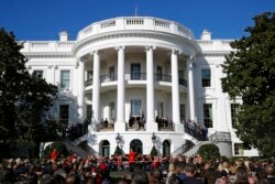 El presidente Donald Trump recibió en la Casa Blacna el lunes, 4 de noviembre, de 2019, al equipo de béisbol de la capital, los Nacionales de Washington, campeones de la Serie Mundial.