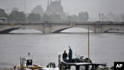 Sông Seine dâng nước gây ngập lụt, ở Paris, ngày 5 tháng 6, 2016.
