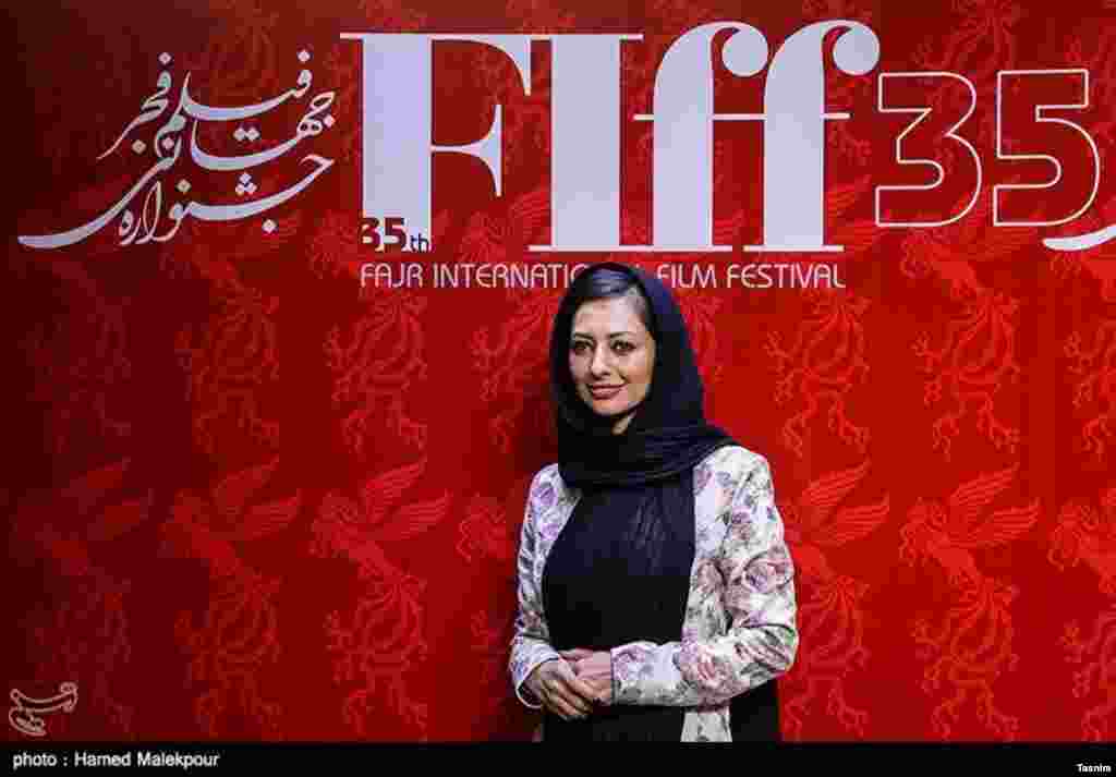 حضور نفیسه روشن در ششمین روز از جشنواره جهانی فیلم فجر عکس: حامد ملک پور 