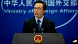 Juru bicara Kementerian Luar Negeri China, Hong Lei memberikan keterangan pers di Beijing (foto: dok).