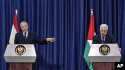 Egyptian FM Ahmed Aboul Gheit (L) speaks during a joint press conference with Palestinian President Mahmoud Abbas in the West Bank city of Ramallah, 28 Oct 2010