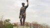 La statue de Thomas Sankara à Ouagadougou, Burkina Faso, le 17 mai 2020 (VOA/Lamine Traoré)