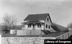 Farmhouse. (Library of Congress)