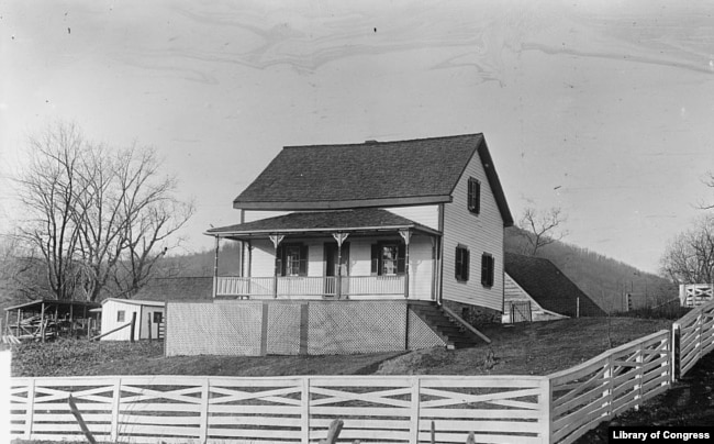 Farmhouse. (Library of Congress)