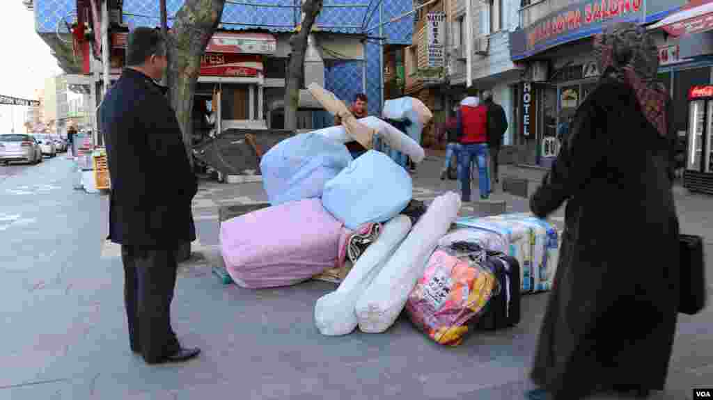 Residents living Sur district in Diyarbakir after the curfew was expanded