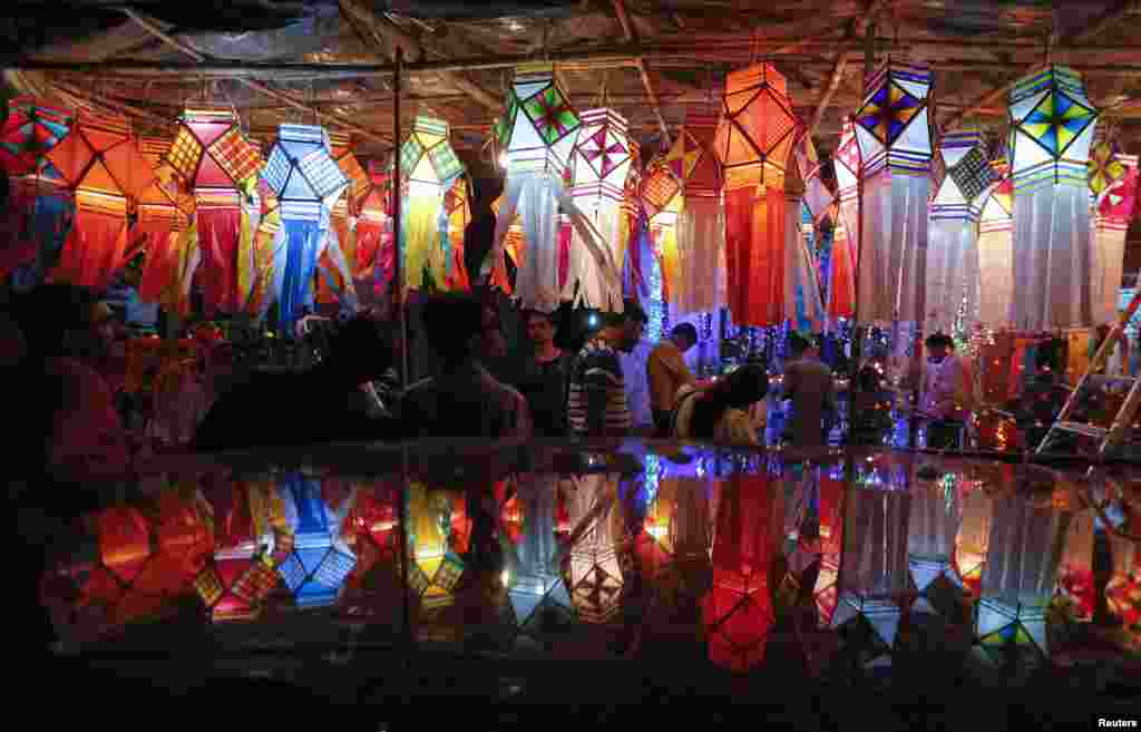 Customers shop for lanterns at a Diwali market in Mumbai, Oct. 20, 2014. Hindus decorate their homes and places of worship with flowers and lights during Diwali, the Hindu festival of lights, which will be celebrated across the country on Thursday.