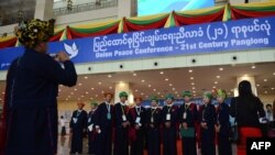 Members of the Pao ethnic group from Myanmar's southern Shan state pose for a photograph during the opening day of a peace conference with hopes to end hostilies with warring ethnic minorities, in Naypyidaw on August 31, 2016. - Peace talks between Myanma