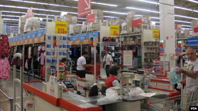 法国欧尚集团在俄罗斯零售业拥有很大份额。莫斯科的一家欧尚超市。(美国之音白桦拍摄)