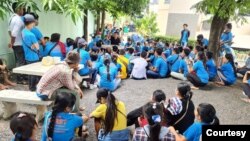 အလုပ္သမားအခြင့္အေရး ကာကြယ္ေရး႐ုံးကုိ သြားေရာက္ေတာင္းဆိုေနတဲ့ ျမန္မာအလုပ္သမားမ်ား။ (ဇူလိုင္ ၃၁၊ ၂၀၂၀။ ဓာတ္ပုံ - AAC)