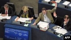 Members of the EU Parliament take part in a voting session on the implications for EU citizens' privacy of the US Prism and other internet surveillance cases, on July 4, 2013 during a session of the European Parliament in Strasbourg, eastern France. 