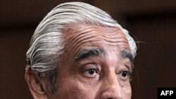 Dân biểu Charles Rangel xuất hiện tại Tòa nhà Quốc hội ở Washington trước vụ xử, 15/11/2010