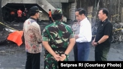 Le président Jokowi à Gereja Kristen en Indonésie, à Surabaya, où une explosion s'est produite, le 13 mai 2018.