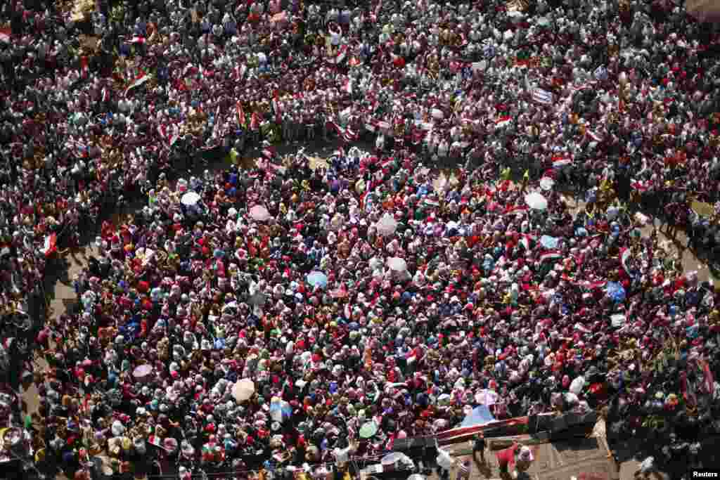 Protesters opposing Egyptian President MFireworks burst over opponents of Egypt's Islamist President Mohamed Morsi, in Tahrir Square in Cairo, Egypt, July 2, 2013. 