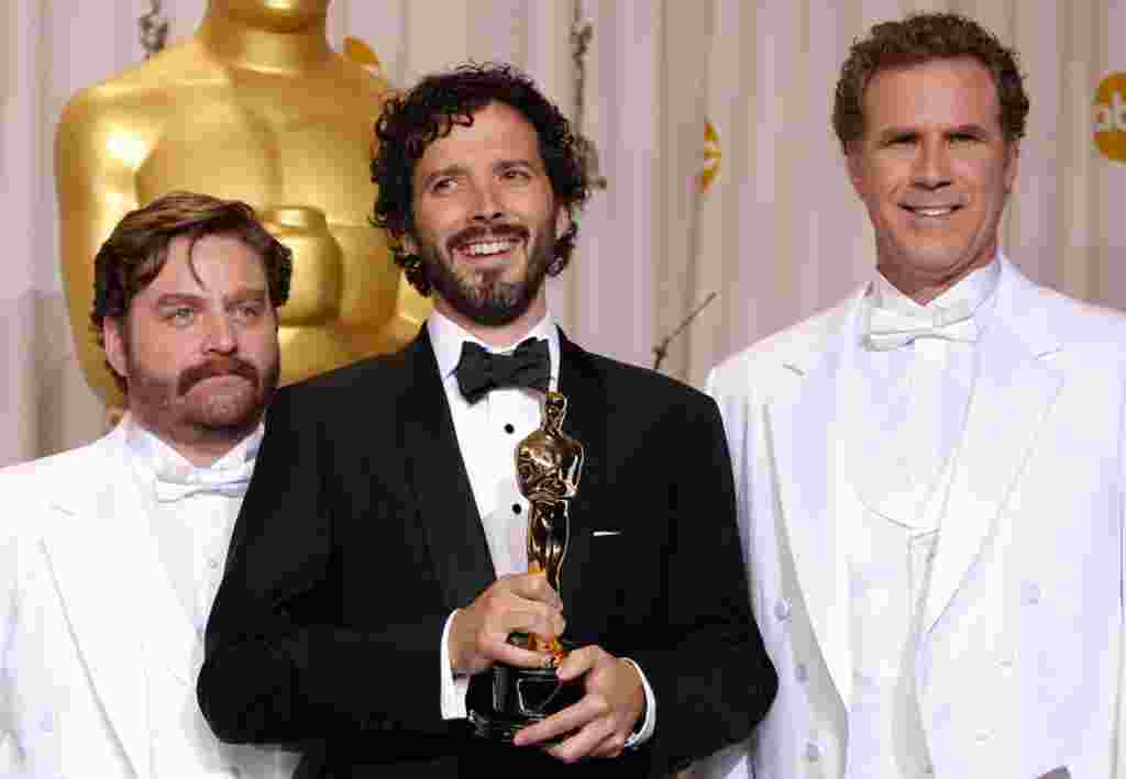Bret McKenzie, center, with presenters Zach Galifianakis and Will Ferrell, and his award for best original song for "Man or Muppet." (AP)
