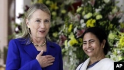 US Secretary of State Hillary Rodham Clinton beside West Bengal Chief Minister Mamata Banerjee before a meeting in Kolkata, India, May 7, 2012.