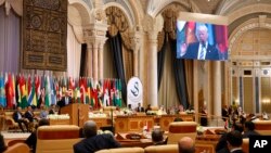 川普总统2017年5月21日在沙特首都利雅得举行的阿拉伯伊斯兰美国峰会上发表演说。