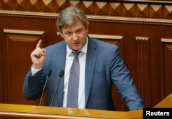 Ukrainian finance minister Oleksandr Danylyuk addresses lawmakers before voting on his dismissal during a parliament session in Kyiv, Ukraine June 7, 2018.