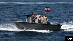 Anggota Garda Revolusioner Iran melakukan patroli di Teluk Persia (foto: dok). 