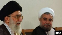 Pemimpin Agung Iran Ayatollah Ali Khamenei (kiri) dan Presiden Hassan Rohani. (Foto: dok).