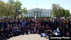 2015 Southeast Asia Youth Leadership Program participants in front of the White House (Courtesy: Center for Southeast Asian Studies, Northern Illinois University)