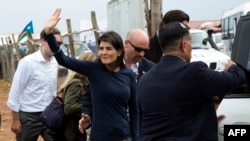US Ambassador to the UN, Nikki Haley waves towards Internally Displaced People (IDP) while being evacuated by her protection force following a demonstration in Juba, South Sudan, on October 25, 2017. 