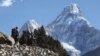زوج هندی به دروغگویی درباره صعود به اورست متهم شدند