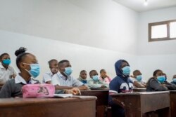 Suasana di ruang kelas di Sekolah Pendeta Kim, Lingwala, Kinshasa, Kongo, di tengah pandemi COVID-19, 10 Agustus 2020. (Foto: Arsene Mpiana / AFP)