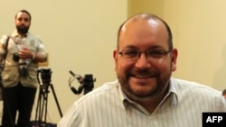 ທ່ານ Jason Rezaian ນັກຂ່າວໜັງສືພິມ Washington Post ທີ່ເປັນຄົນອາເມຣິກັນເຊື້ອສາຍອີຣ່ານ.