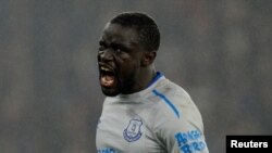 Oumar Niasse d'Everton marque son deuxième but contre Crystal Palace au Selhurst Park, Londres, Grande-Bretagne, 18 novembre 2017.