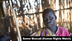 Handicapée physique, Angelina, 20 ans, a été abandonnée lorsque des membres d'une milice alliée à l'armée du Soudan du Sud ont enlevé trois femmes et une adolescente avec qui elle se cachait. 