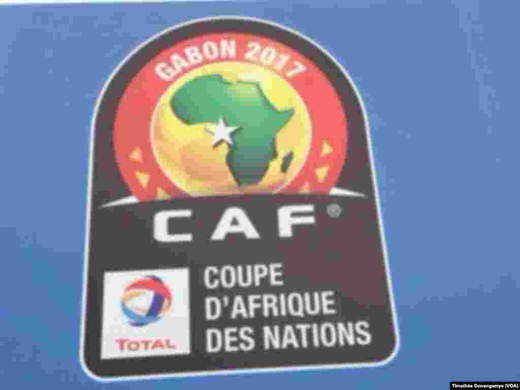 Le logo de la CAN 2017 à Libreville, Gabon, 14 janvier 2017. (VOA/Timothée Donangamye)