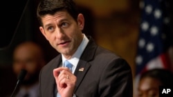 ປະທານສະພາຕ່ຳ ທ່ານ Paul Ryan ຈາກລັດ Wisconsin ກ່າວຖະແຫລງ ໃນຫົວຂໍ້ "ສ້າງຄວາມເຊື່ອໝັ້ນໃນອາເມຣິກາ ຫຼື Building a Confident America" ຢູ່ທີ່ ຫໍປະຊຸມ Gaston ຂອງມະຫາວິທະຍາໄລ Georgetown ໃນນະຄອນຫຼວງວໍຊິງຕັນ, ວັນທີ 27 ເມສາ 2016.