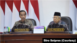Presiden Joko Widodo dan Wakil Presiden Ma'ruf Amin memimpin sidang kabinet.