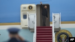 Tổng thống Barack Obama đáp chuyên cơ Air Force One lên đường tới Việt Nam, ngày 21/5/2016.