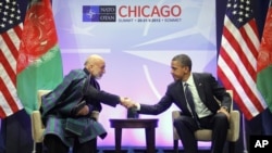 Presiden Barack Obama dan Presiden Afghanistan Hamid Karzai mengadakan pembicaraan di sela-sela KTT NATO di Chicago (20/5).