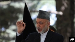 ປະທານາທິບໍດີ Hamid Karzai ແຫ່ງອັຟການີສຖານກ່າວຕໍ່ກອງປະຊຸມນັກຂ່າວທີ່ທໍານຽບປະທານາທິບໍດີ ທີ່ກຸງຄາບູລ
ວັນທີ 31 ພຶດສະພາ, 2011