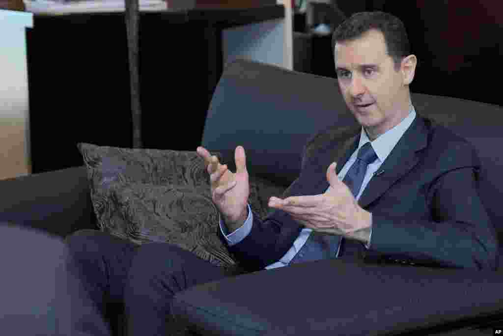 بشار اسد نامزدی خود را برای دور سوم ریاست جمهوری سوریه اعلام کرد - دمشق، ۲۸ آوریل ۲۰۱۴