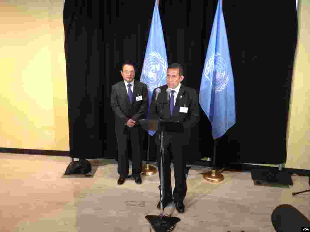 El presidente peruano Ollanta Humala habla en Naciones Unidas luego de visitar al secretario general de la organización, Ban Ki-moon. [Foto: Ramon Taylor, VOA].