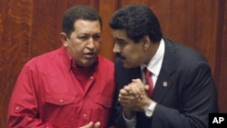 Tổng thống Venezuela Hugo Chavez và phó Tổng thống Nicolas Maduro.