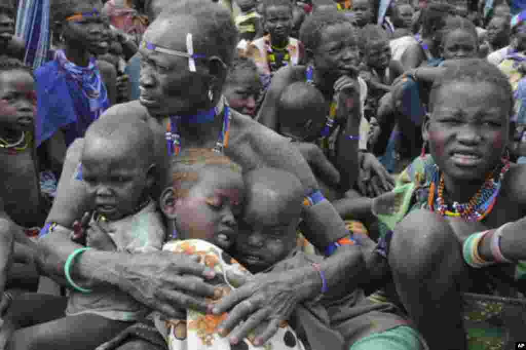 Internally displaced people are seen in Pibor January 12, 2012.