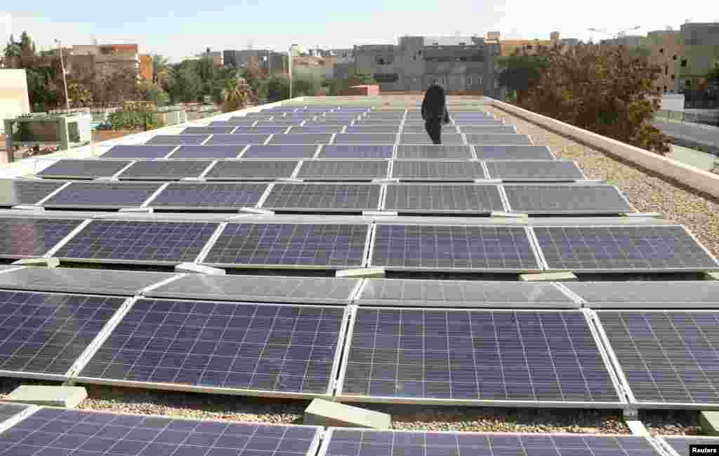 پنل&zwnj;های خورشیدی در بیمارستانی در طرابلس، پایتخت لیبی&zwnj; که از برنامه توسعه سازمان ملل متحد است. &nbsp; 