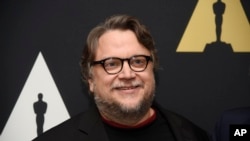 Sutradara peraih Oscar, Guillermo del Toro, di Beverly Hills, California, 7 Oktober 2015. (Foto: dok).