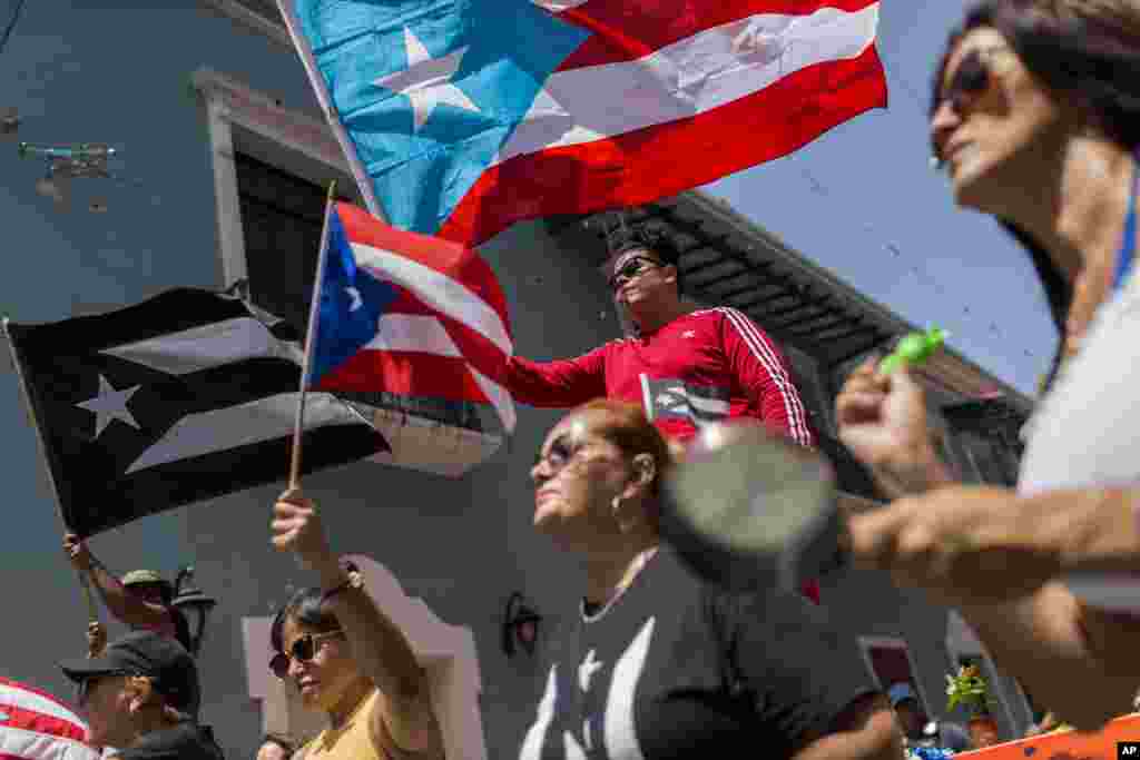 بعد از حضور و اعتراض مردم در پورتوریکو، گفته می شود فرماندار این منطقه کناره گیری خواهد کرد. پورتوریکو تحت حاکمیت سیاسی ایالات متحده آمریکا قرار دارد.