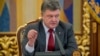 Президент Порошенко: Террористы продолжают уничтожать доказательства совершенного ими преступления 