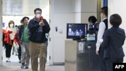2020年1月13日，台灣疾病控制中心使用人體檢測儀在桃園機場檢測從武漢飛抵台北旅客的體溫。
