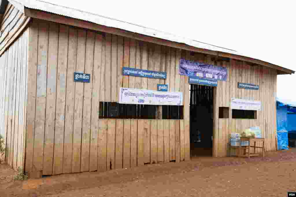 A wooden classroom at a community school in&nbsp; &ldquo;Yeun Jas Primary School,&rdquo; in Ratanakiri province, Cambodia, December 12, 2016. (Photo: Hean Socheata/ VOA Khmer