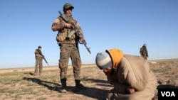 SDF Fighter capturing an ISIS member