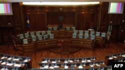 Kosovë: Partitë e koalicionit kërkojnë votimin në parlament për presidentin dhe kabinetin e ri