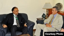 Pakistan's Minister of Planning and Development Ahsan Iqbal, with U.S. Ambassador Richard Olson, July 9, 2013. File photo provided by Pakistan's Press Information Department.